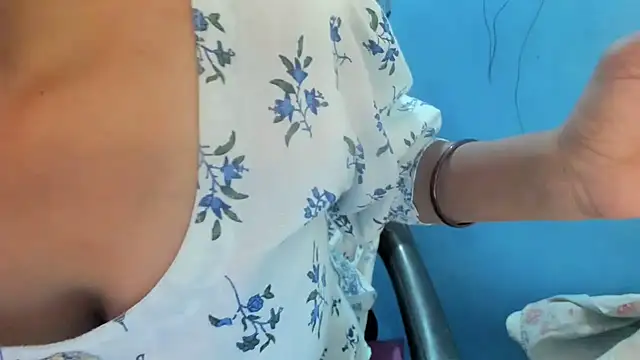 aarjulove online show from February 18, 4:14 pm