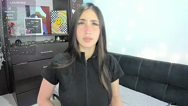 Snapshot of Emilytafur chatting on February 14, 12:19 am Emilytafur online show from February 14, 12:19 am