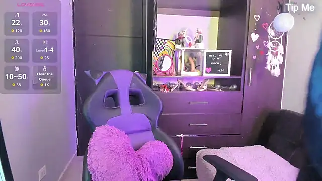 Snapshot of Emilytafur chatting on October 10, 8:08 pm Emilytafur online show from October 10, 8:08 pm