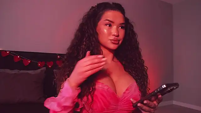 Snapshot of Denise_Garciia chatting on February 19, 10:12 am Denise Garciia online show from February 19, 10:12 am