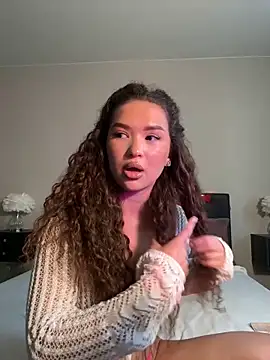 Snapshot of Denise_Garciia chatting on February 22, 12:51 pm Denise Garciia online show from February 22, 12:51 pm