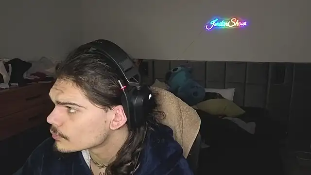 Snapshot of JordanShow chatting on February 22, 3:14 pm JordanShow online show from February 22, 3:14 pm
