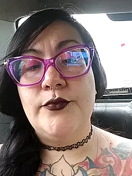 l1la Rav3n online show from December 10, 4:27 pm