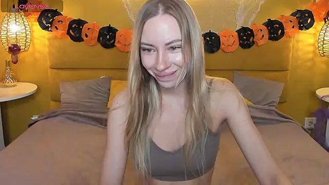 Snapshot of Diana_Garrett chatting on October 31, 1:28 am Diana Garrett online show from October 31, 1:28 am