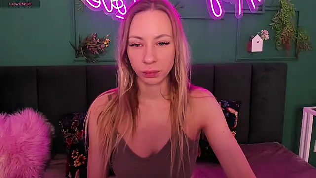 Snapshot of Diana_Garrett chatting on December 14, 1:55 am Diana Garrett online show from December 14, 1:55 am