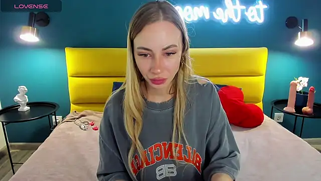 Diana Garrett online show from March 26, 1:44 am