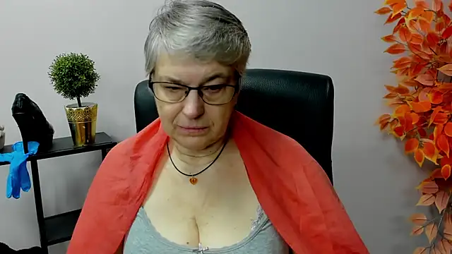 IrisDream online show from February 6, 7:24 am