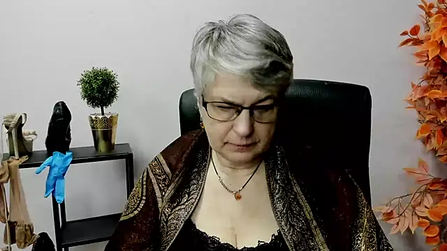 IrisDream online show from February 12, 7:13 am