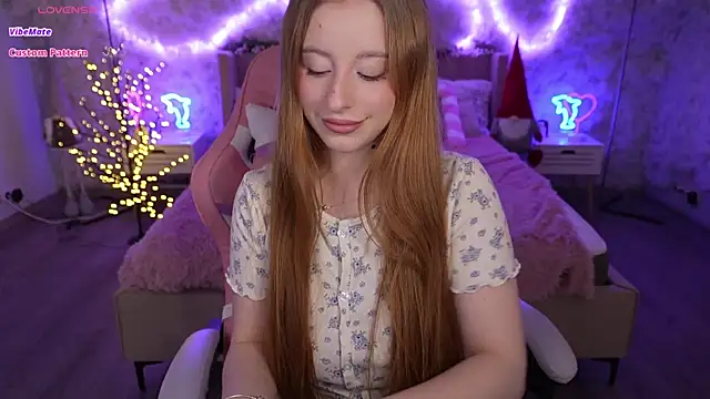 Snapshot of SilverrMoon chatting on February 6, 2:00 am SilverrMoon online show from February 6, 2:00 am