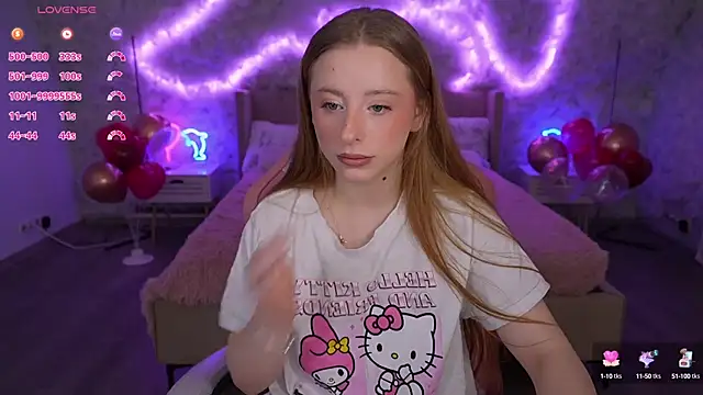 Snapshot of SilverrMoon chatting on February 14, 7:17 am SilverrMoon online show from February 14, 7:17 am