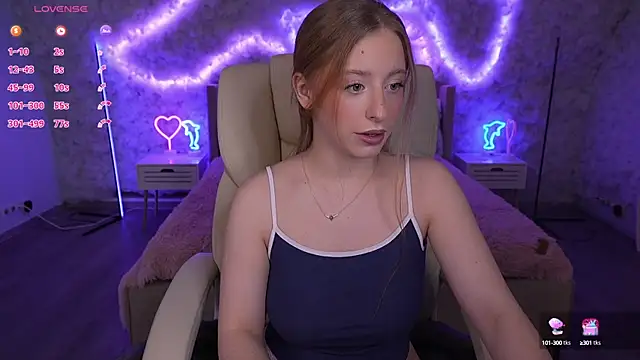 Snapshot of SilverrMoon chatting on February 28, 7:46 pm SilverrMoon online show from February 28, 7:46 pm