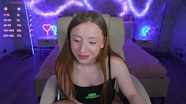 Snapshot of SilverrMoon chatting on March 9, 5:39 pm SilverrMoon online show from March 9, 5:39 pm