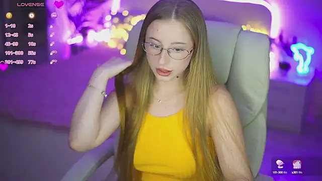 Snapshot of SilverrMoon chatting on September 24, 12:41 pm SilverrMoon online show from September 24, 12:41 pm