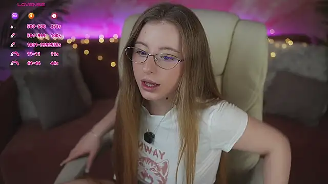 SilverrMoon online show from April 3, 12:58 pm