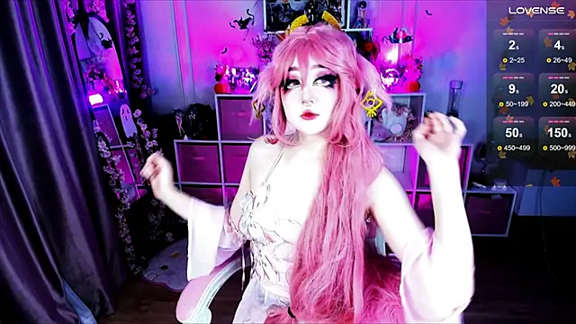 Snapshot of Aki__Ra chatting on October 26, 12:27 am Aki Ra online show from October 26, 12:27 am