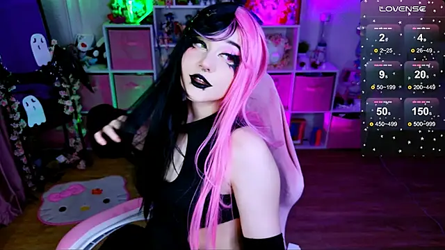 Snapshot of Aki__Ra chatting on November 15, 7:10 pm Aki Ra online show from November 15, 7:10 pm