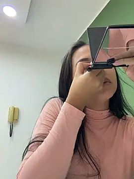 Snapshot of iiris_ chatting on December 17, 4:02 pm iiris online show from December 17, 4:02 pm