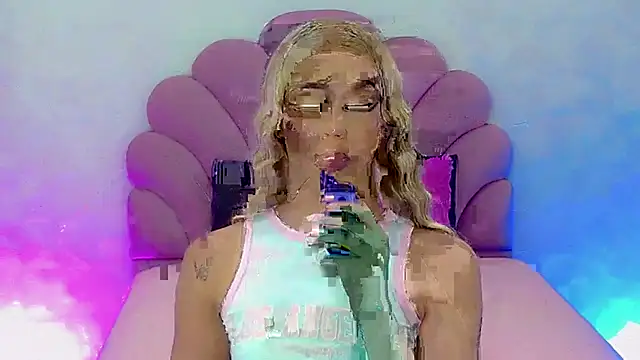 Snapshot of briana_sex32 chatting on January 14, 1:36 am briana sex32 online show from January 14, 1:36 am