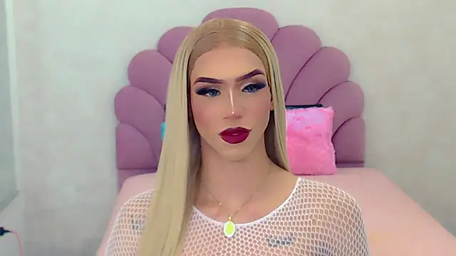 Snapshot of briana_sex32 chatting on February 6, 2:11 am briana sex32 online show from February 6, 2:11 am