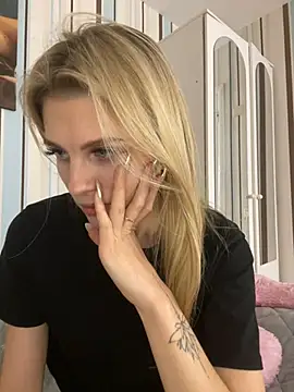 Snapshot of Liya_my chatting on December 22, 8:47 pm Liya my online show from December 22, 8:47 pm