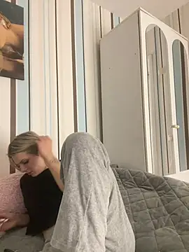 Snapshot of Liya_my chatting on January 4, 10:24 pm Liya my online show from January 4, 10:24 pm