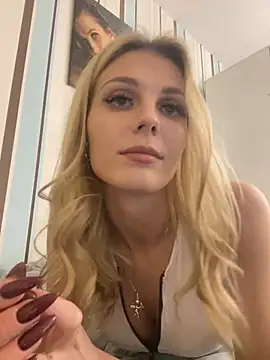 Snapshot of Liya_my chatting on February 18, 6:15 pm Liya my online show from February 18, 6:15 pm