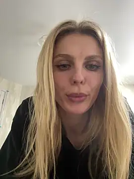 Snapshot of Liya_my chatting on April 1, 3:09 pm Liya my online show from April 1, 3:09 pm