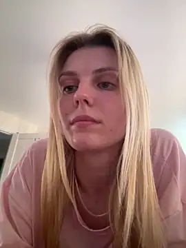 Snapshot of Liya_my chatting on April 27, 10:02 am Liya my online show from April 27, 10:02 am