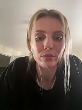 Snapshot of Liya_my chatting on April 28, 1:16 pm Liya my online show from April 28, 1:16 pm
