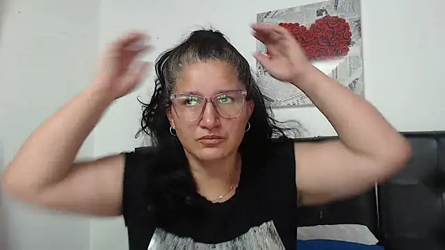 Angelinna Milf online show from October 20, 7:36 pm