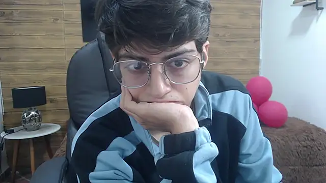 jhoellx online show from March 13, 1:50 pm