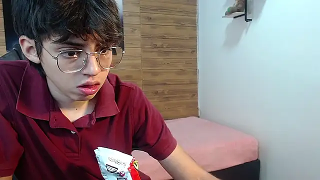 jhoellx online show from September 19, 9:15 pm