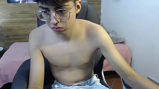 jhoellx online show from October 3, 9:45 pm