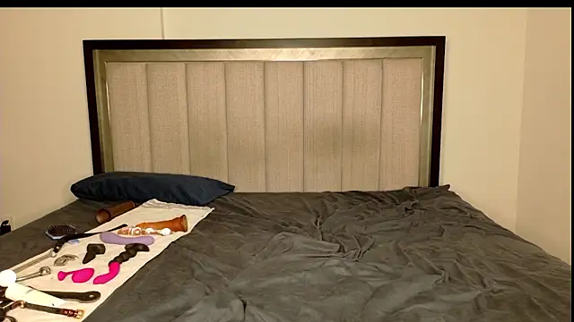 misscatxo online show from February 21, 6:04 pm