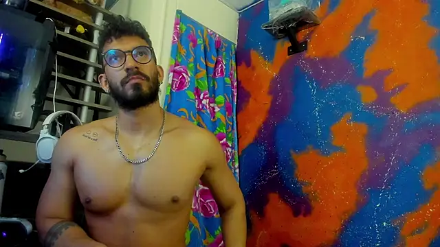 Snapshot of leondevereda chatting on December 17, 1:33 am leondevereda online show from December 17, 1:33 am