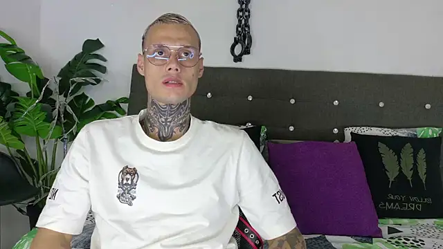 Snapshot of fucking_sinner chatting on November 28, 6:16 am fucking sinner online show from November 28, 6:16 am