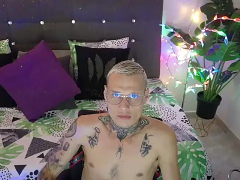 Snapshot of fucking_sinner chatting on November 30, 4:27 am fucking sinner online show from November 30, 4:27 am