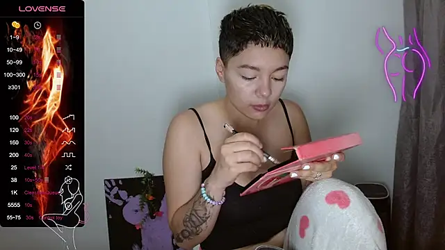 TRIXIE TANG28 online show from February 14, 11:20 pm