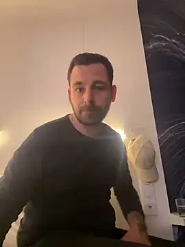 Snapshot of defbond420 chatting on December 29, 12:09 am defbond420 online show from December 29, 12:09 am