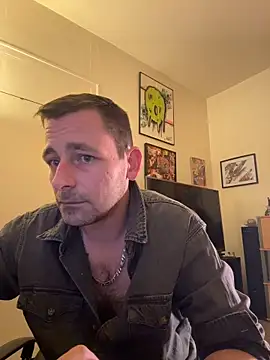 Snapshot of defbond420 chatting on November 18, 11:37 pm defbond420 online show from November 18, 11:37 pm