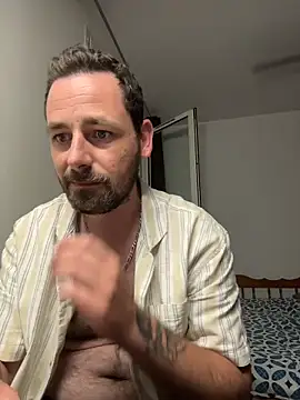 Snapshot of defbond420 chatting on December 17, 10:38 pm defbond420 online show from December 17, 10:38 pm