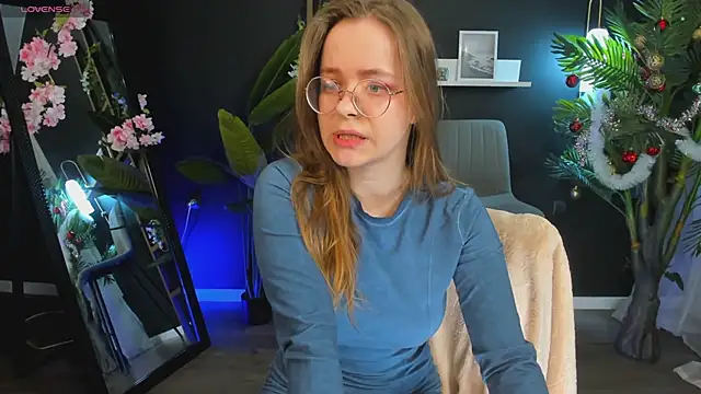 Snapshot of CassieCool chatting on January 9, 3:47 am CassieCool online show from January 9, 3:47 am