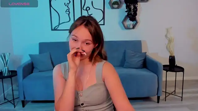 BritnieCute online show from November 6, 5:41 am