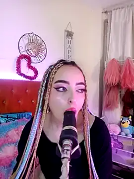 Snapshot of Yennastone chatting on January 3, 1:05 am Yennastone online show from January 3, 1:05 am