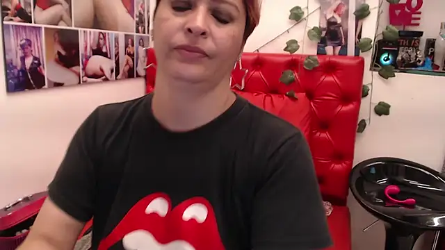 Snapshot of eva_twiss chatting on March 5, 2:45 pm eva twiss online show from March 5, 2:45 pm