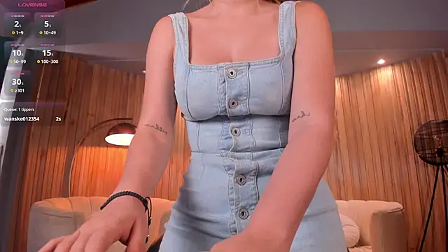 Snapshot of ChloePreston_ chatting on December 17, 5:04 pm ChloePreston online show from December 17, 5:04 pm