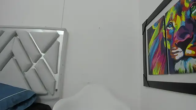 Snapshot of leslyylove chatting on January 24, 3:11 am leslyylove online show from January 24, 3:11 am