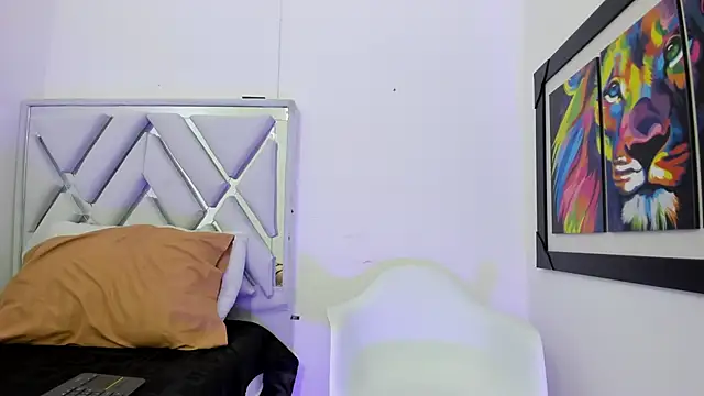 Snapshot of leslyylove chatting on February 28, 3:15 am leslyylove online show from February 28, 3:15 am