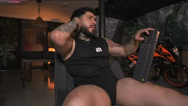 Snapshot of LeoSalvatore_ chatting on November 9, 11:19 am LeoSalvatore online show from November 9, 11:19 am