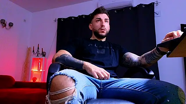 Snapshot of MightyAaron66 chatting on October 25, 4:20 am MightyAaron66 online show from October 25, 4:20 am